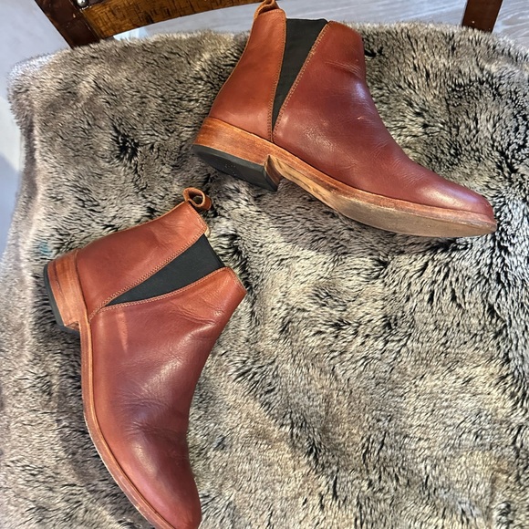Nisolo Brown Butter Leather Chelsea Ankle Booties/Boot, Size 7 - Picture 2 of 10